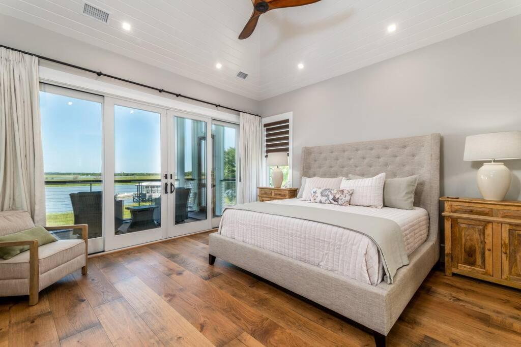 New Waterfront Home With Deep Water Dock アイルオブパームズ エクステリア 写真