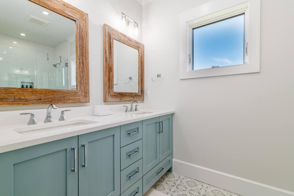 New Waterfront Home With Deep Water Dock アイルオブパームズ エクステリア 写真