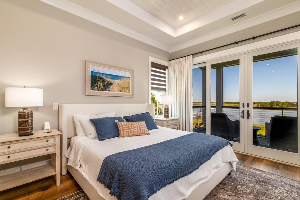 New Waterfront Home With Deep Water Dock アイルオブパームズ エクステリア 写真