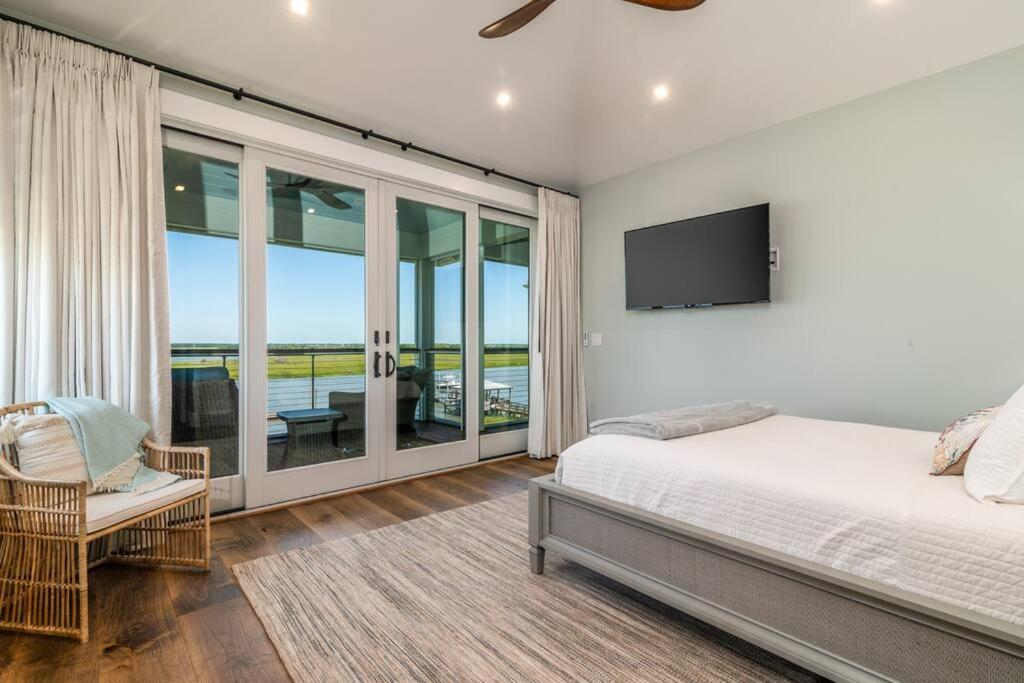 New Waterfront Home With Deep Water Dock アイルオブパームズ エクステリア 写真