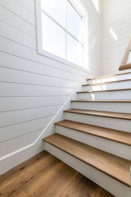 New Waterfront Home With Deep Water Dock アイルオブパームズ エクステリア 写真