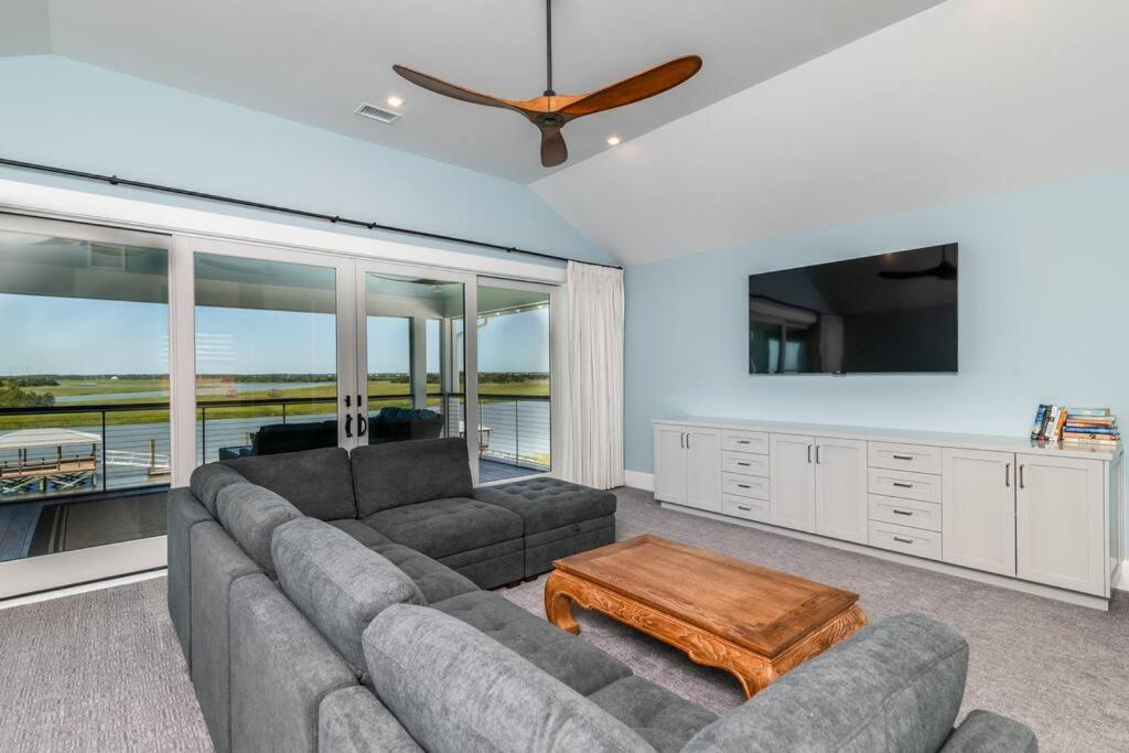 New Waterfront Home With Deep Water Dock アイルオブパームズ エクステリア 写真
