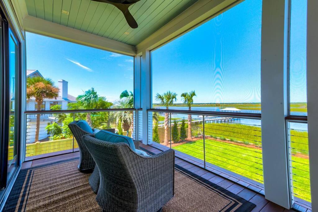 New Waterfront Home With Deep Water Dock アイルオブパームズ エクステリア 写真